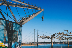 Schafft er es, die Brücke anzuheben?