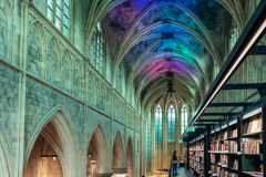 Buchhandlung in einer alten Kirche